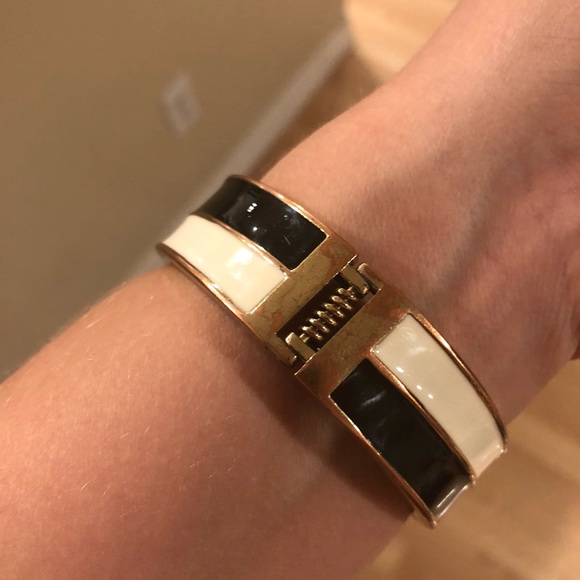 Black white and gold bracelet - Picture 3 of 8